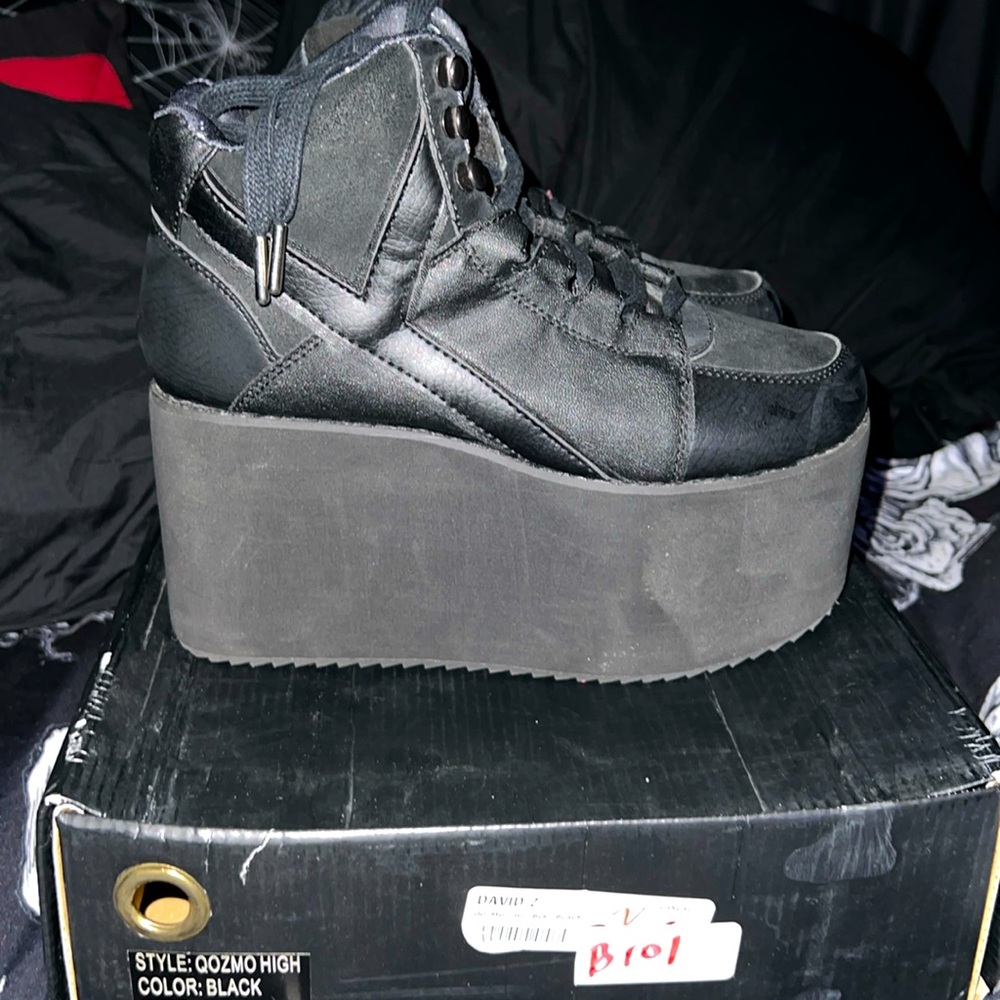 YRU Qozmo High Platforms